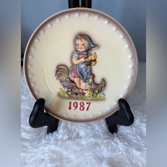 Hummel Other - Vintage 1987 M.J Hummel "Feeding Time" Collectors Plate - Number HUM283